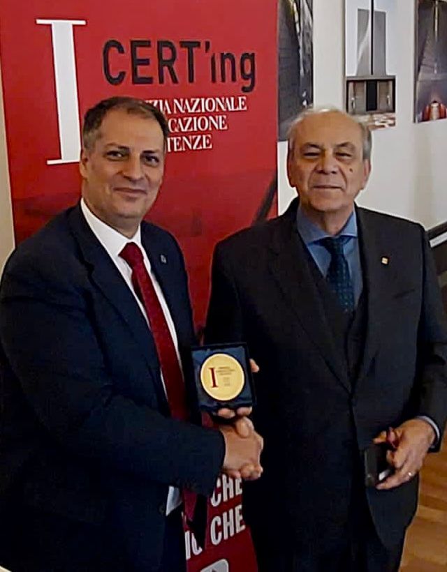 Professor José Carlos Quadrado, receiving the medal